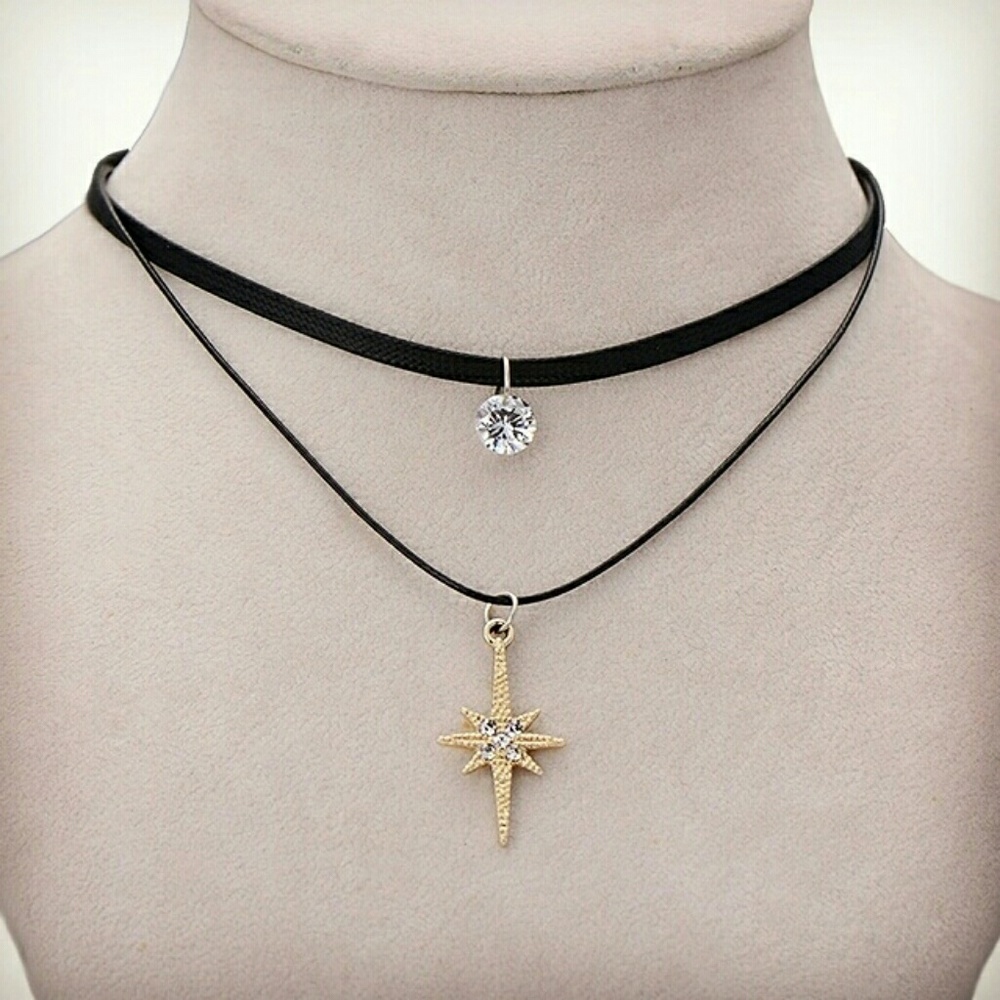 2/$22☆Crystal and star burst layered choker
